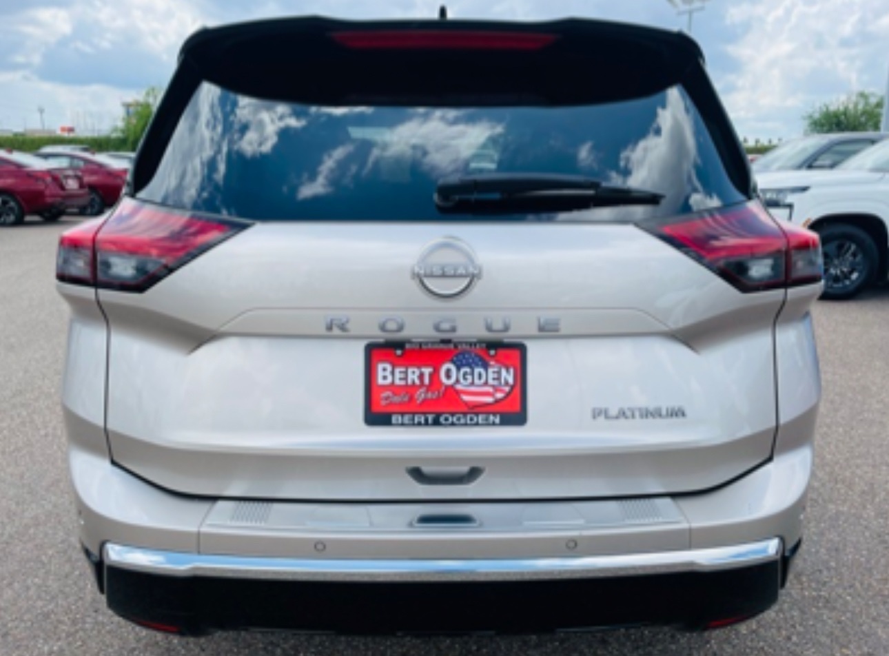 2024 Nissan Rogue Platinum photo 4