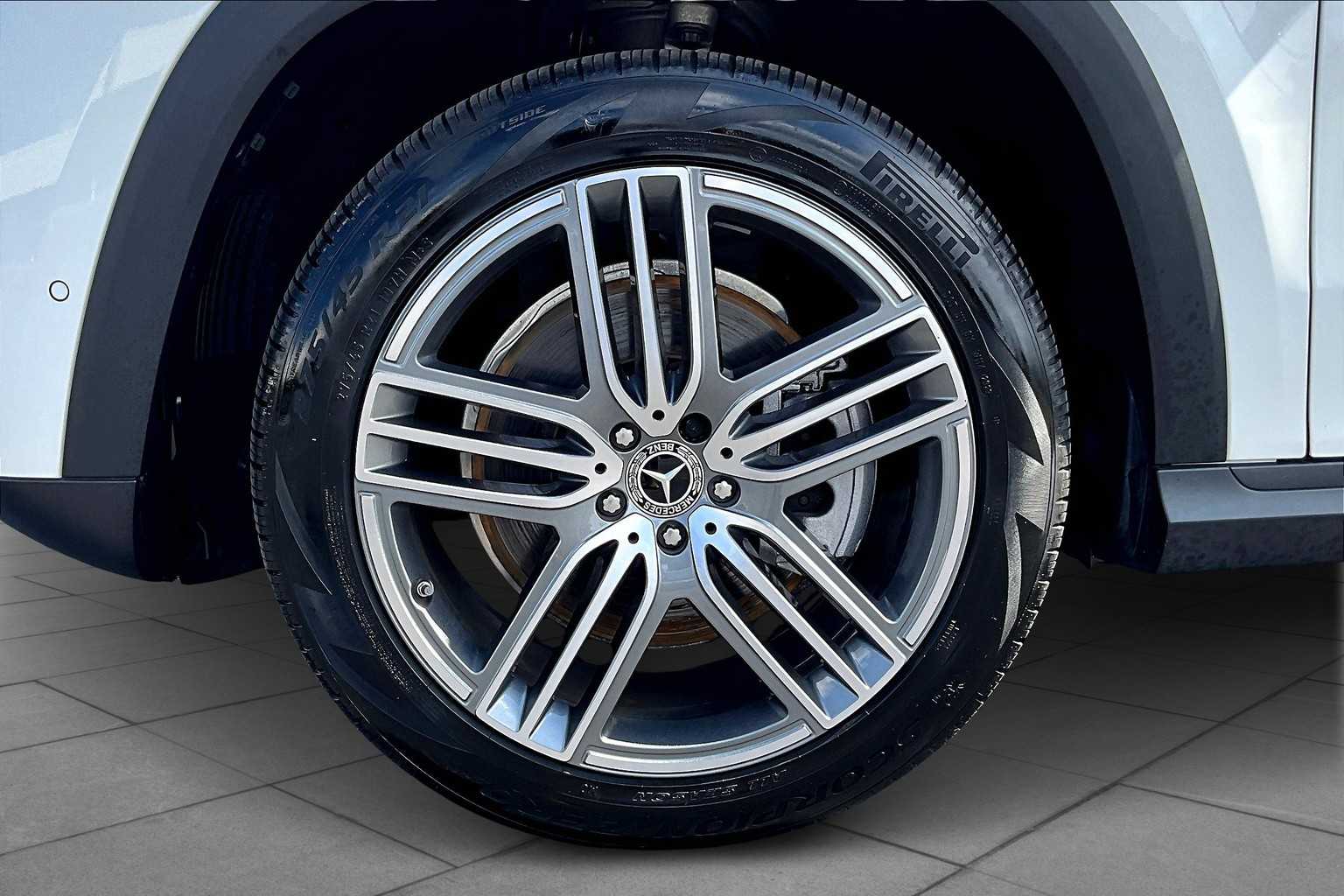 2024 Mercedes Benz GLS 450 4MATIC photo 7