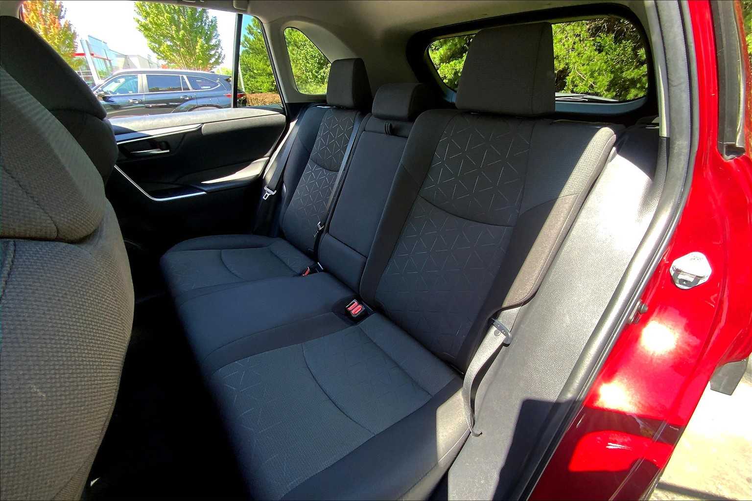 2023 Toyota RAV4 XLE photo 19