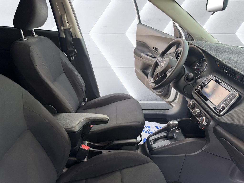2023 Nissan Kicks S photo 12