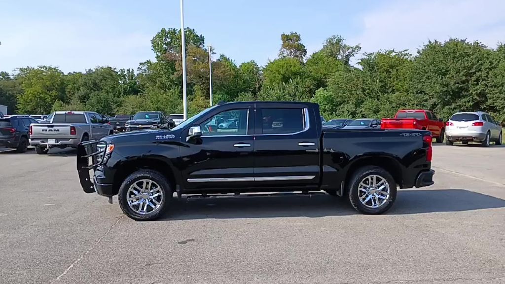 2025 Chevrolet Silverado 1500 High Country photo 4