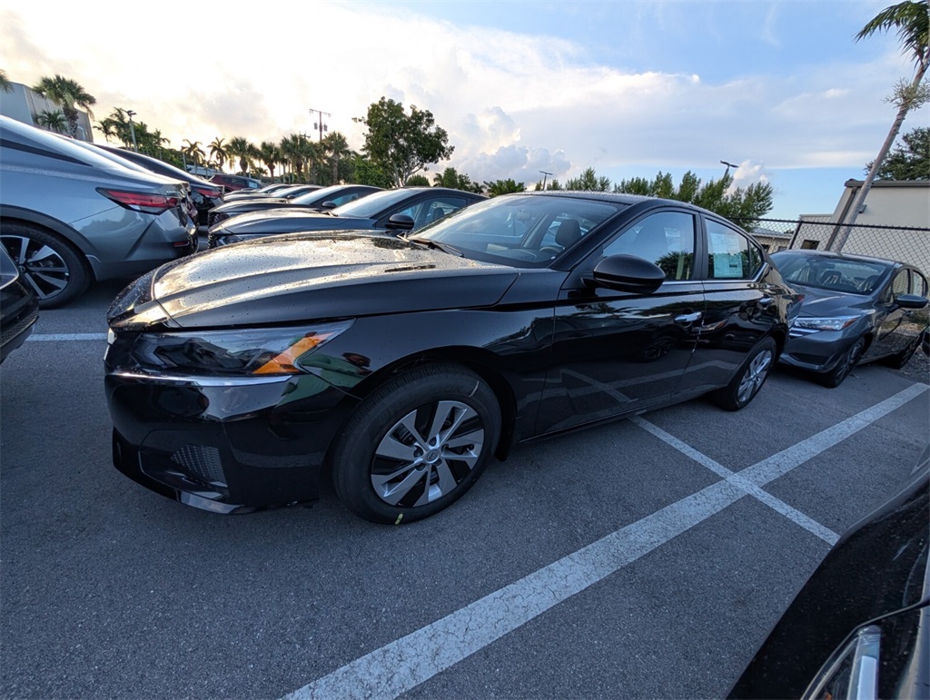 2025 Nissan Altima 2.5 S photo 4