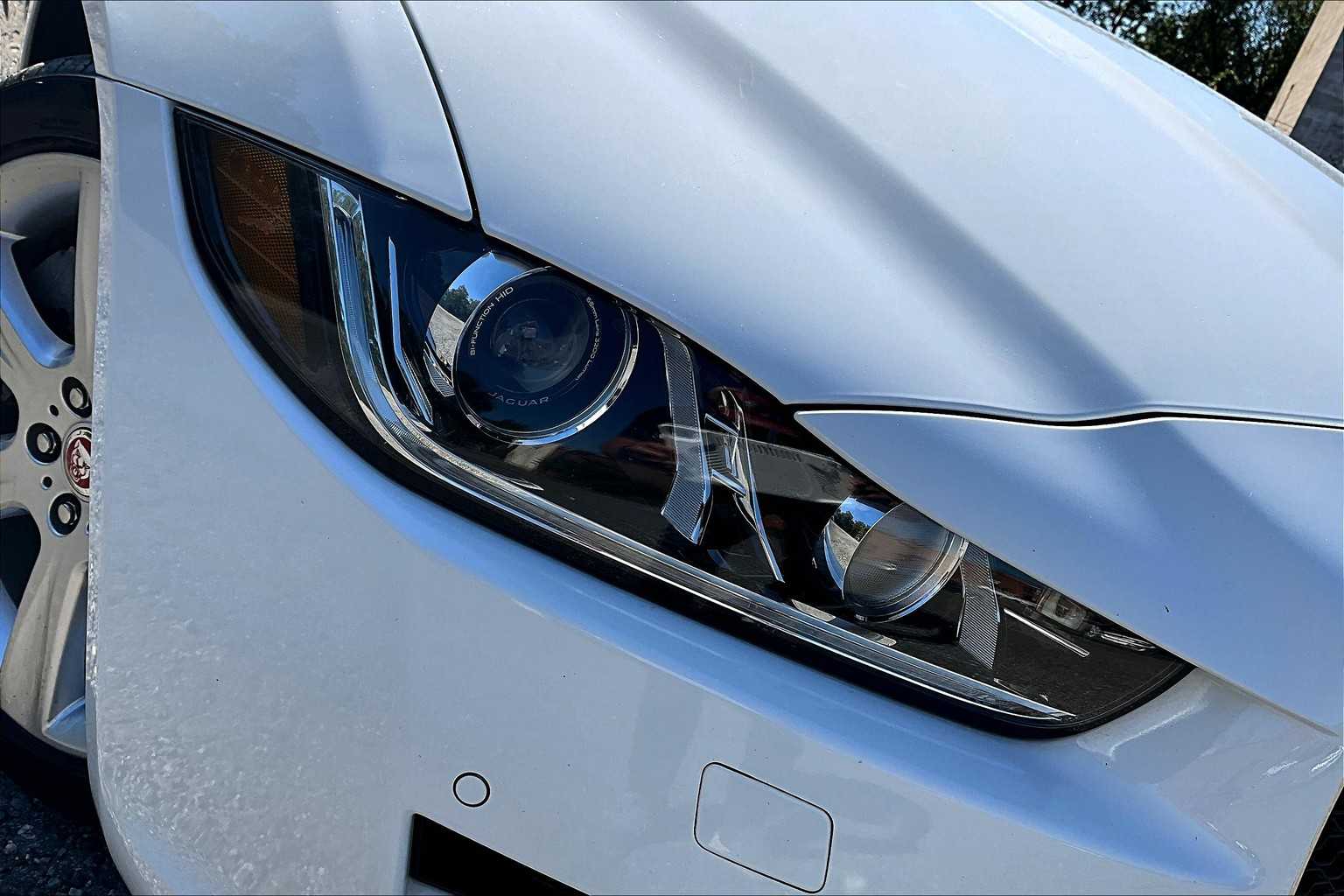 2017 Jaguar XE Premium photo 26