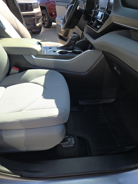 2021 Toyota Highlander L photo 40