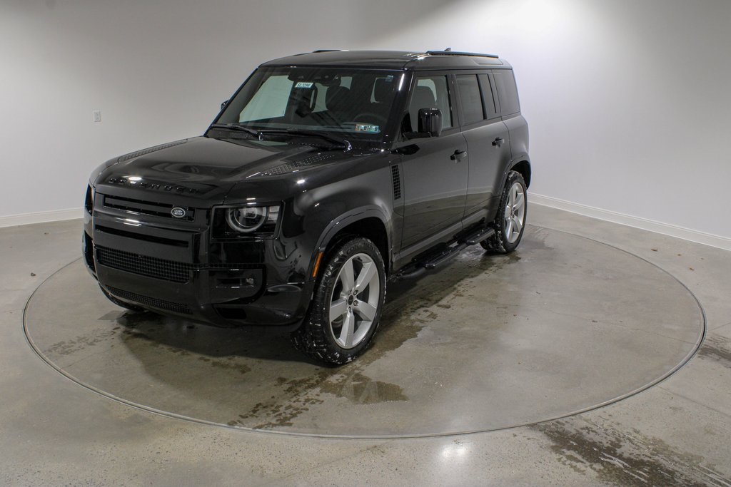 2026 Land Rover Defender X-Dynamic SE's photo