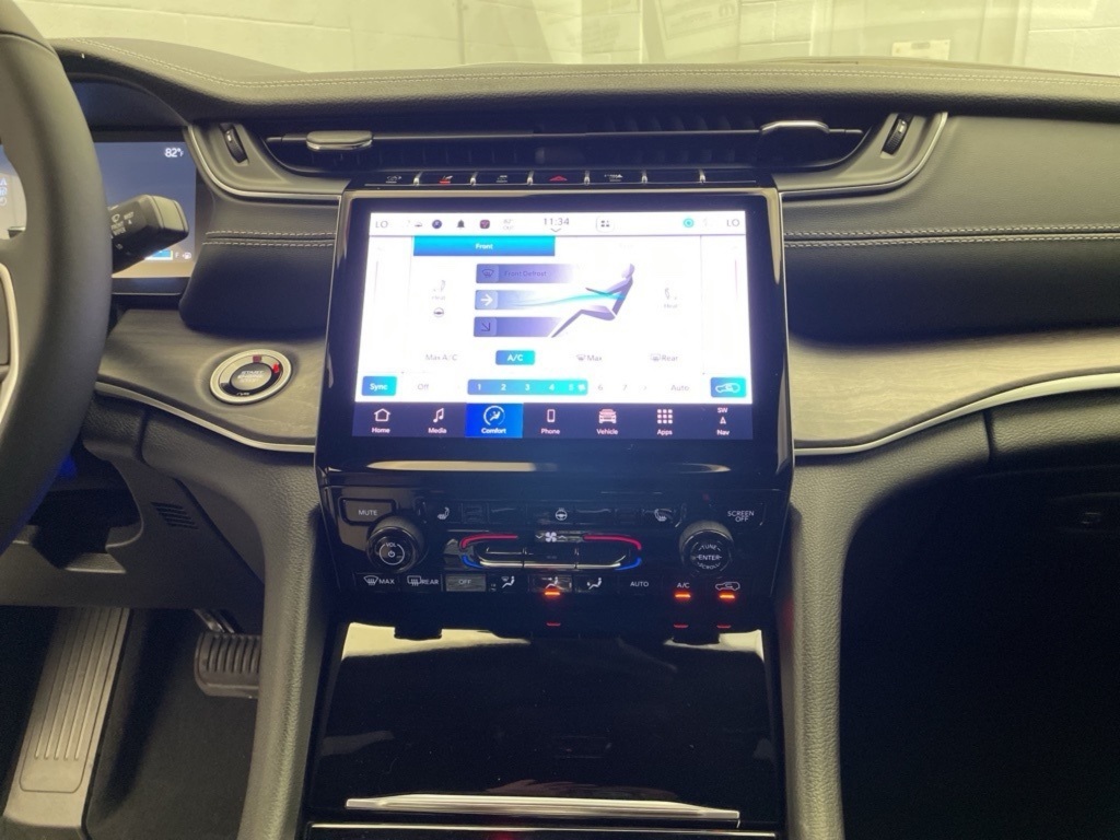 2025 Jeep Grand Cherokee Limited photo 8