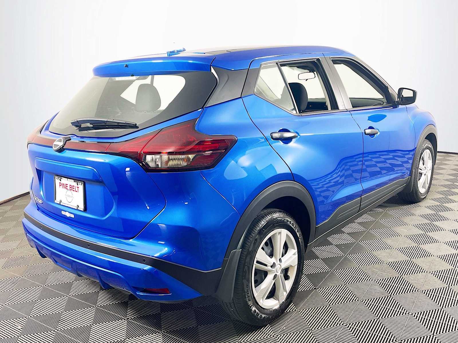 2024 Nissan Kicks S photo 4