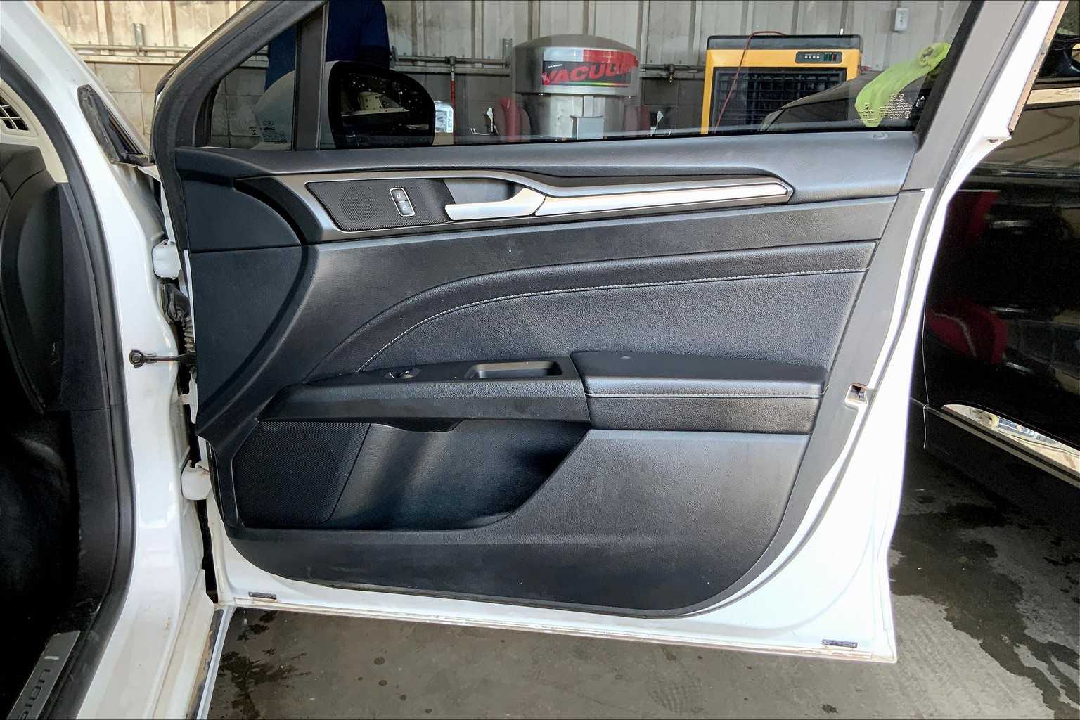 2019 Ford Fusion Titanium photo 21