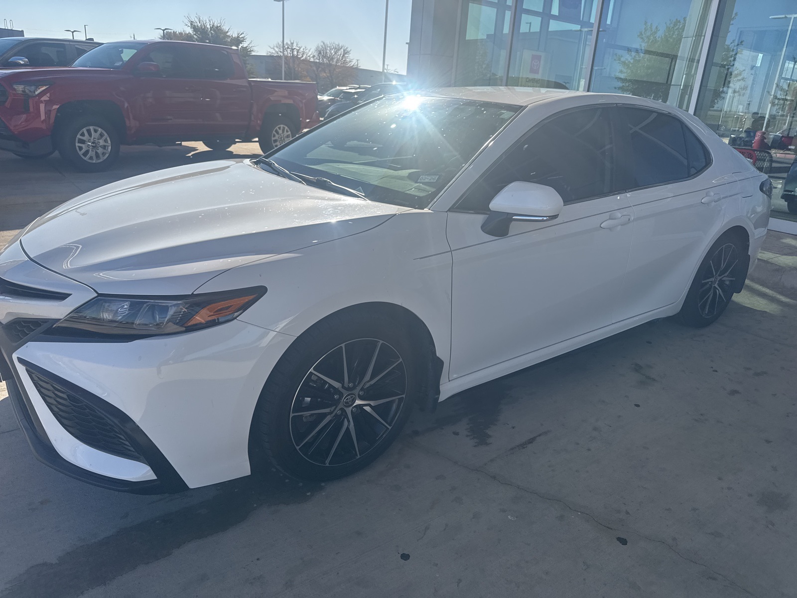 2023 Toyota Camry SE's photo