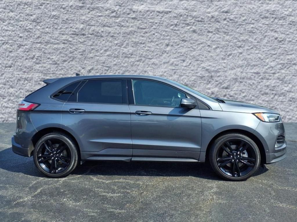 2022 Ford Edge ST photo 2