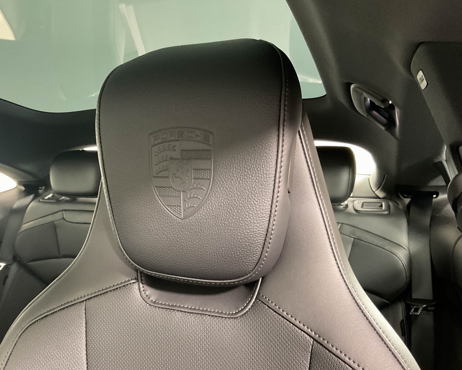 2025 Porsche Taycan 4 photo 14