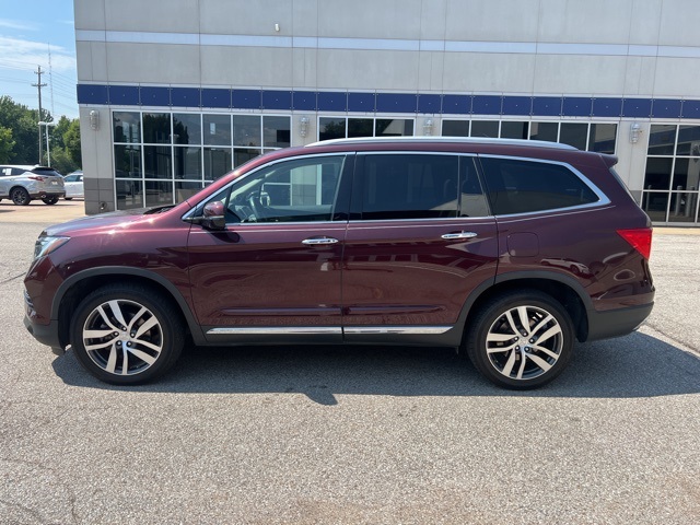 2017 Honda Pilot Elite photo 2