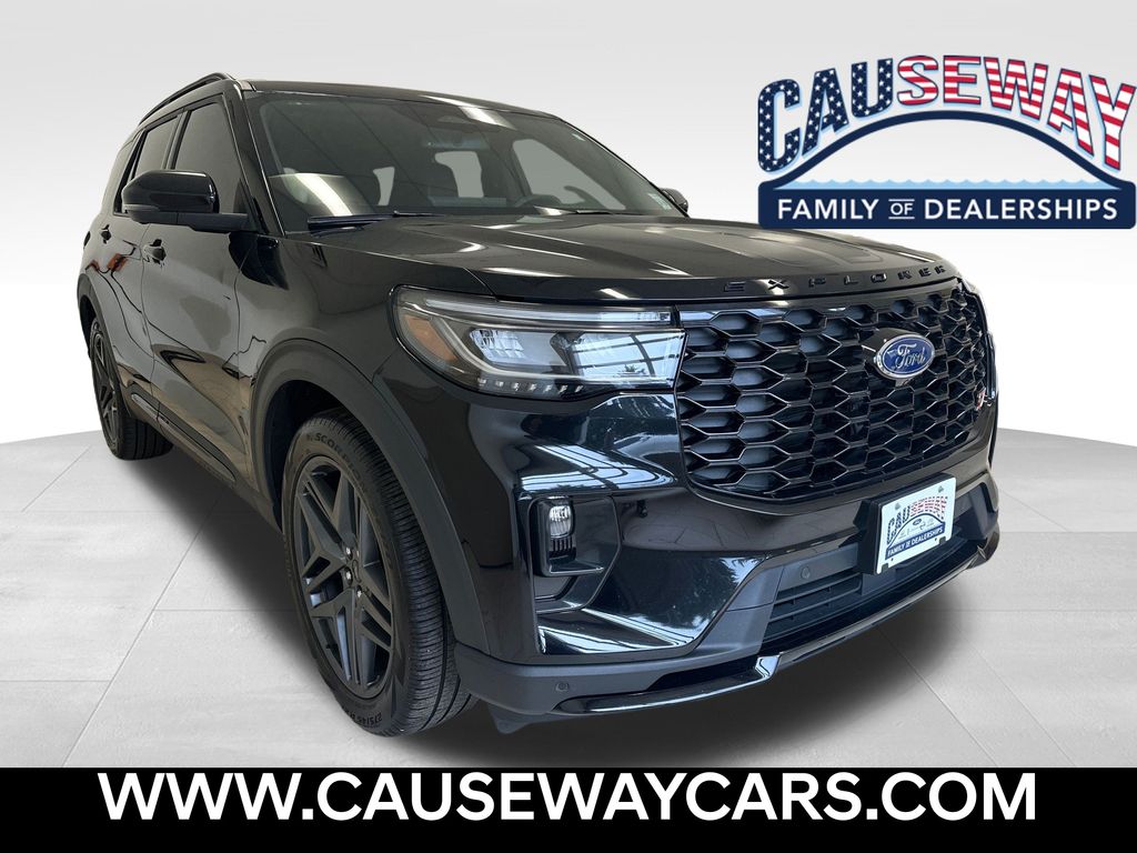 2025 Ford Explorer ST's photo