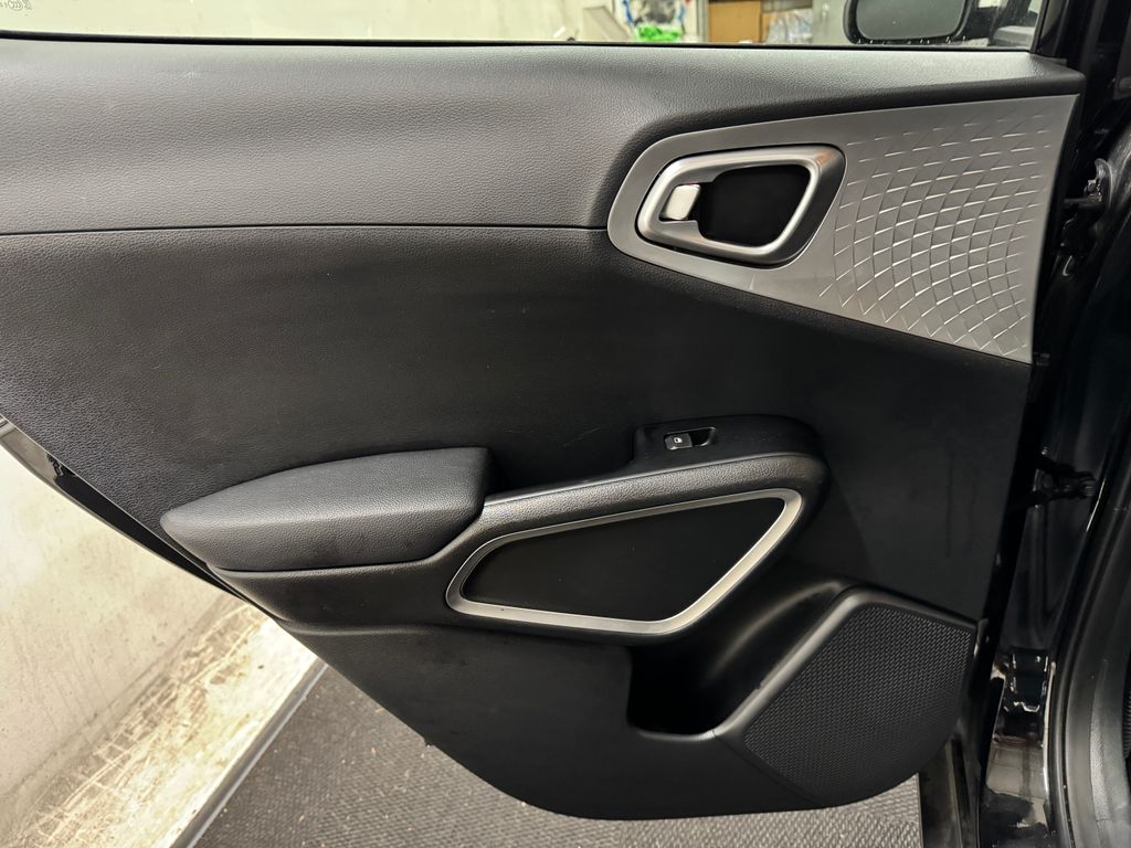 2023 Kia Soul LX photo 13