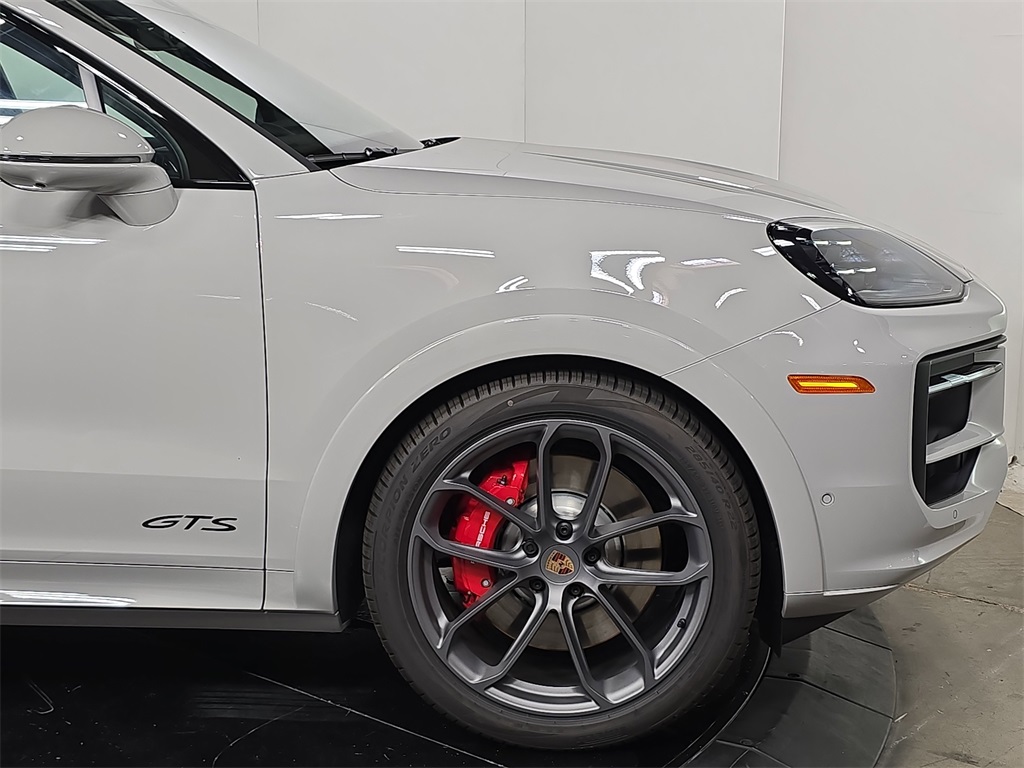 2026 Porsche Cayenne GTS Coupe photo 9