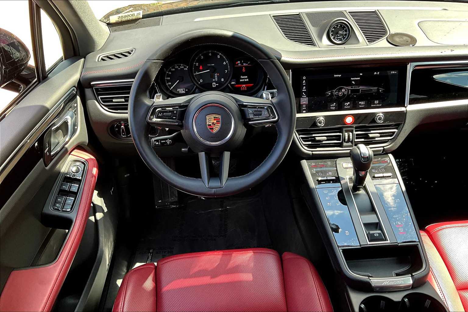 2024 Porsche Macan T photo 13