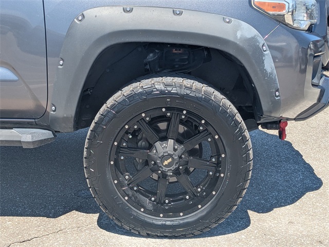 2017 Toyota Tacoma SR5 TRD Sport photo 12