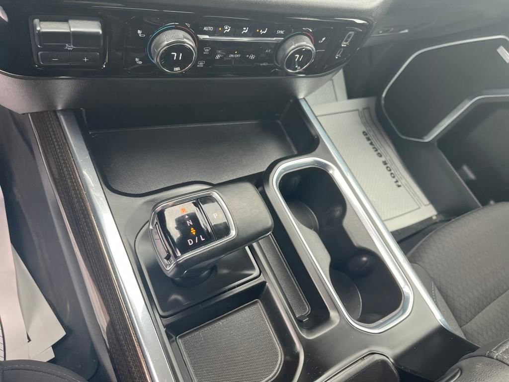 2024 Chevrolet Silverado 1500 RST photo 16