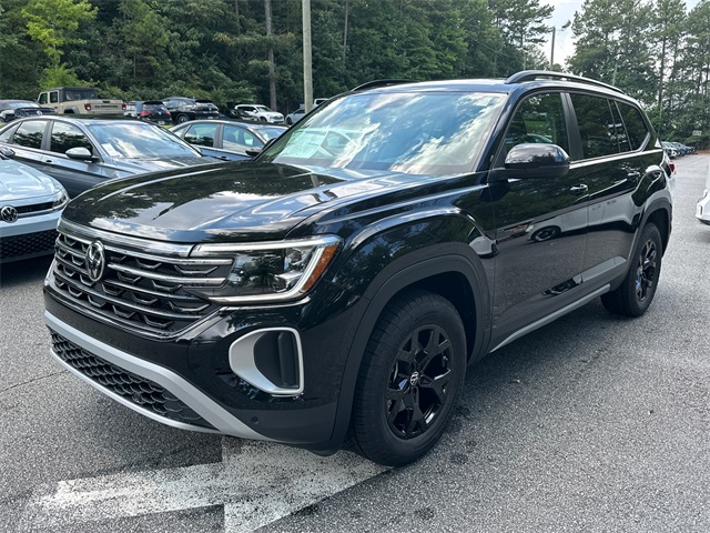 2025 Volkswagen Atlas SE Technology Peak Edition photo 3