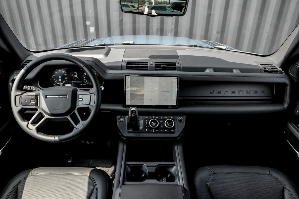 2025 Land Rover Defender 110 X-Dynamic SE photo 17