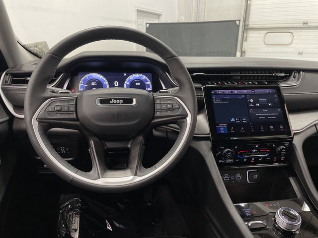 2023 Jeep Grand Cherokee Limited photo 5