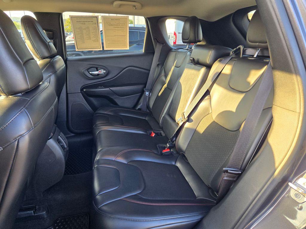 2020 Jeep Cherokee Trailhawk photo 24
