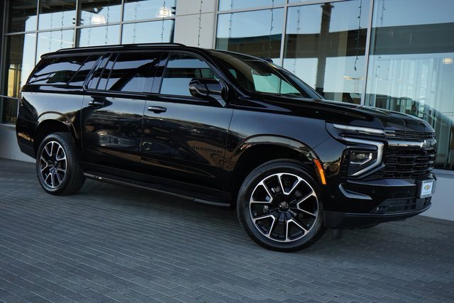 2026 Chevrolet Suburban RST's photo
