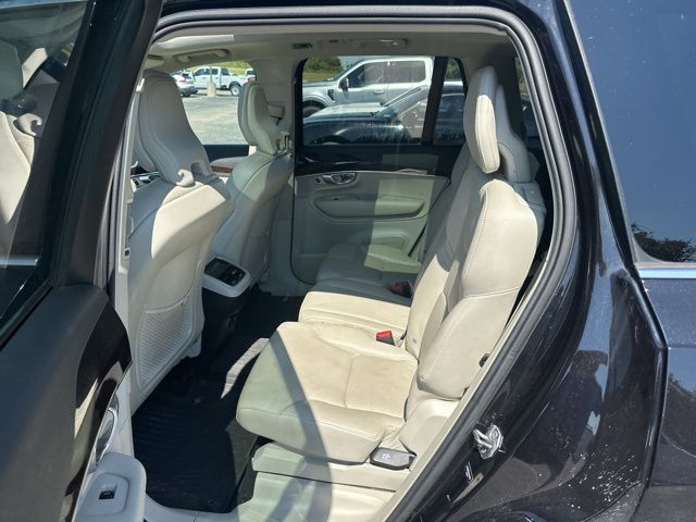 2019 Volvo XC90 T5 Momentum photo 3