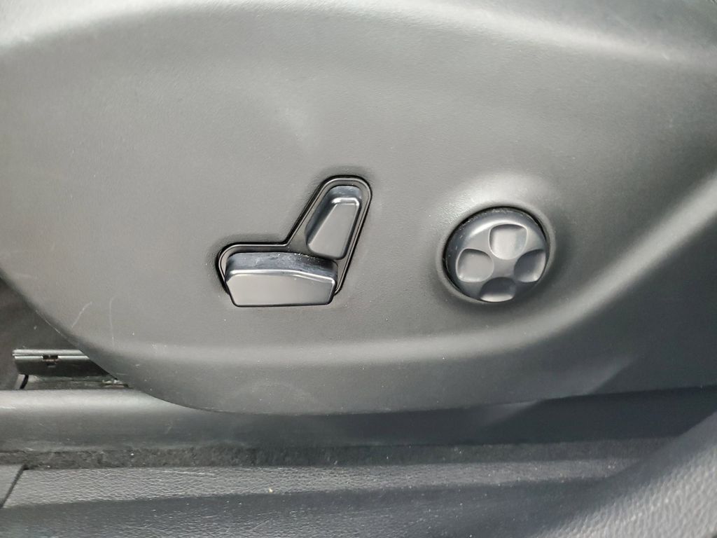 2020 Jeep Cherokee Limited photo 27