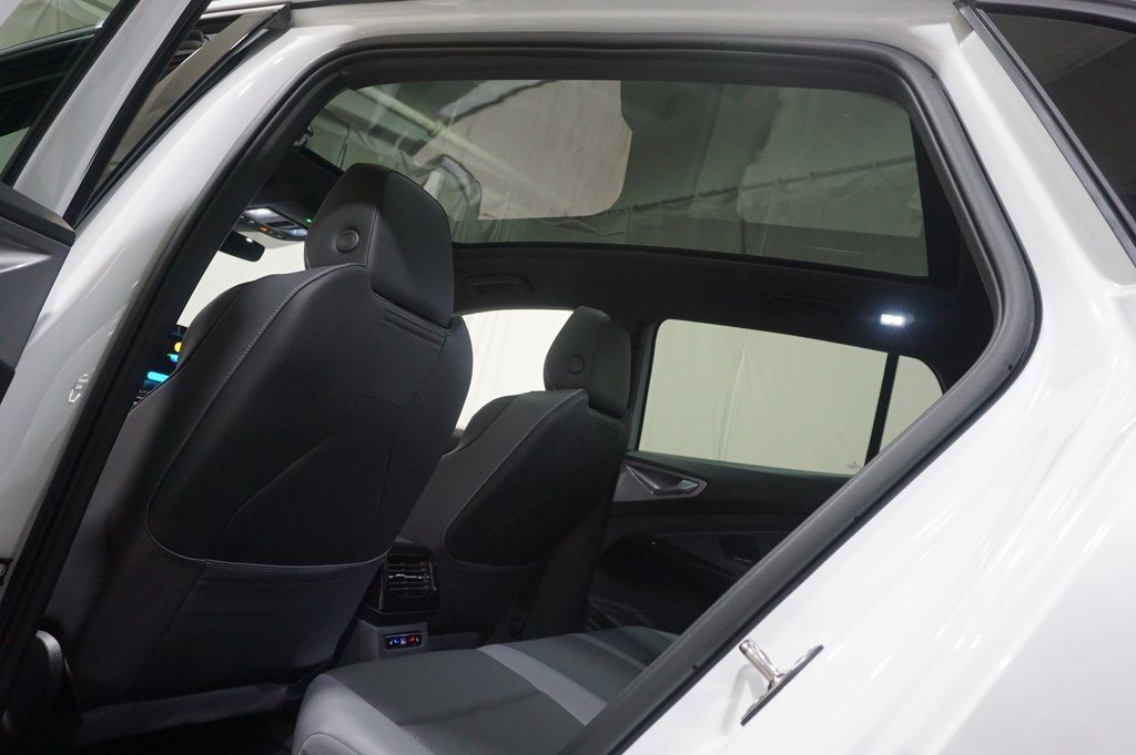2025 Volkswagen ID.4 Pro Plus photo 31