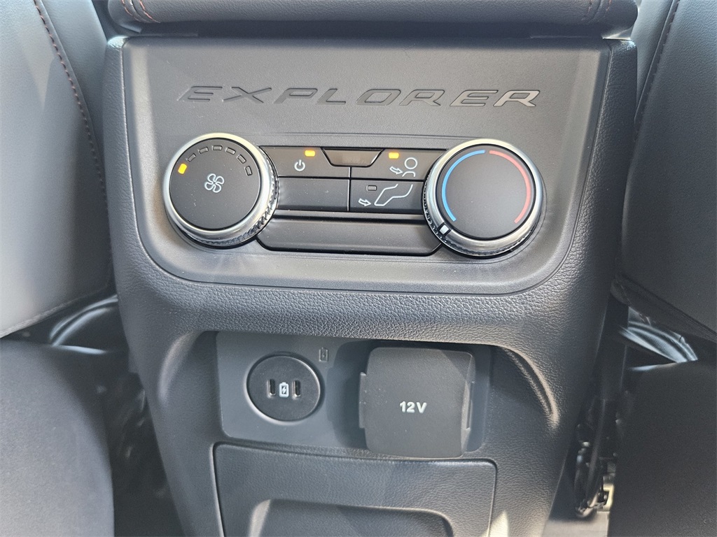 2025 Ford Explorer photo 22