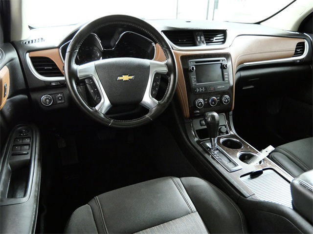 2015 Chevrolet Traverse 1LT photo 4