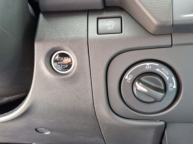 2025 Nissan Frontier SV photo 14