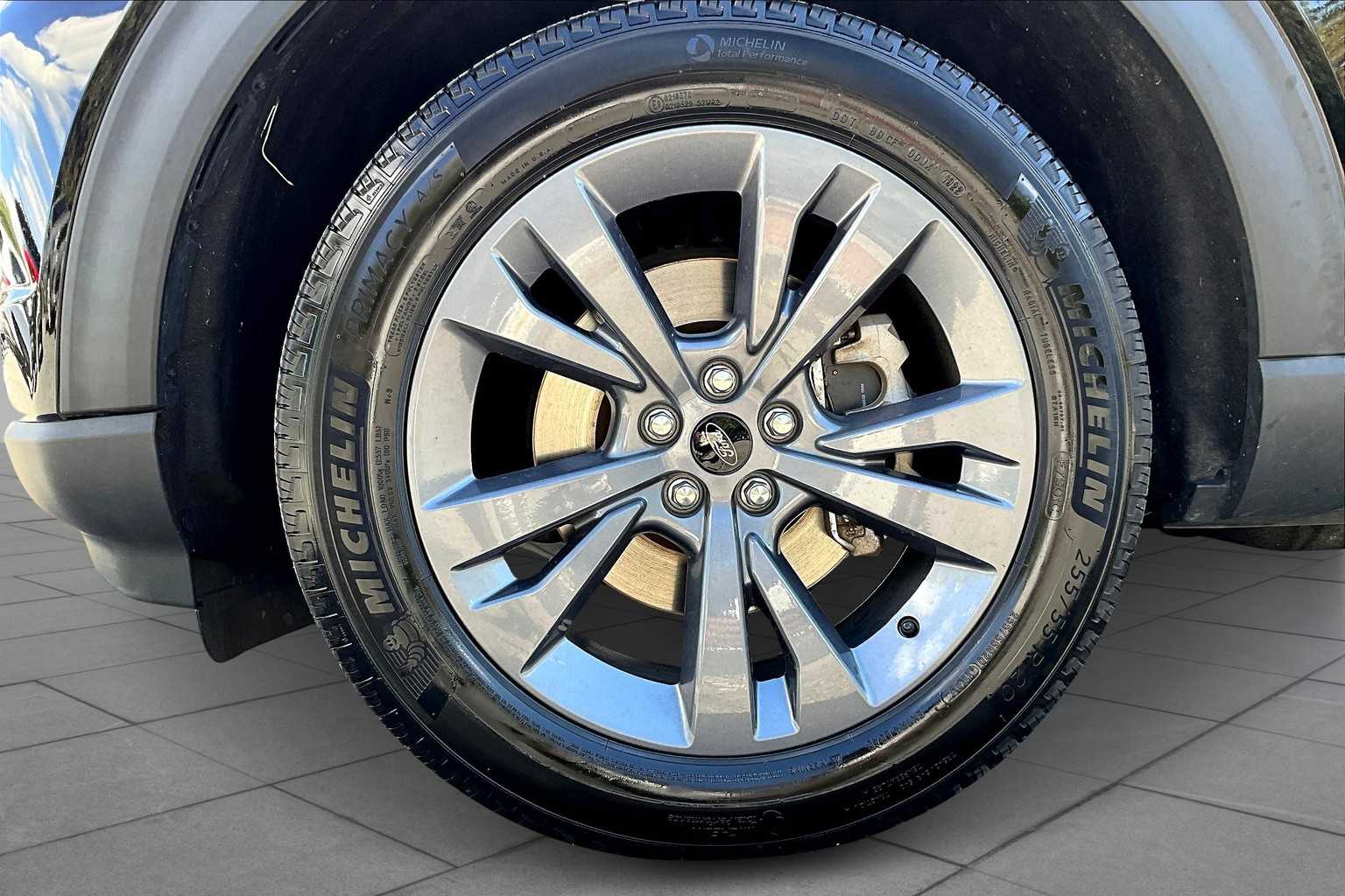 2022 Ford Explorer XLT photo 6