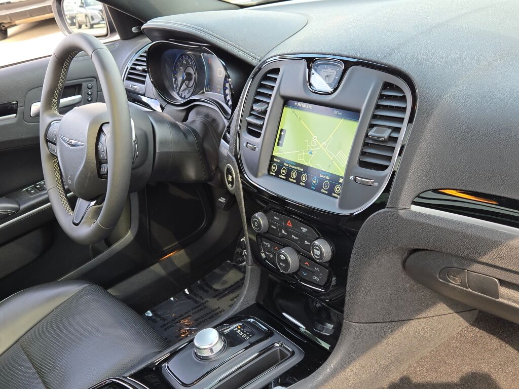 2023 Chrysler 300 photo 5