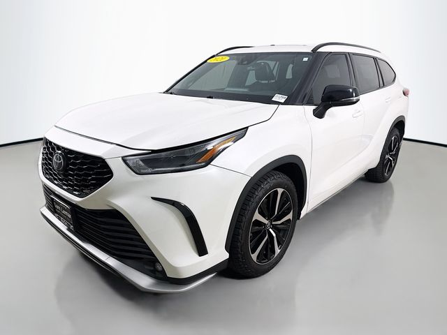 2021 Toyota Highlander XSE photo 3