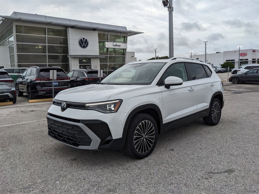 2025 Volkswagen Taos SE photo 2