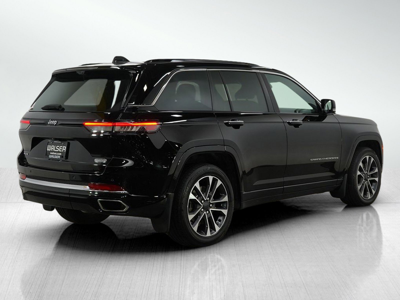2022 Jeep Grand Cherokee Overland photo 3