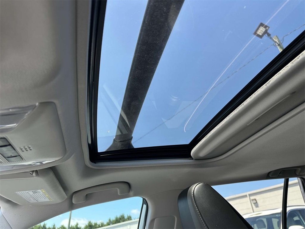2021 Toyota RAV4 XLE Premium photo 18