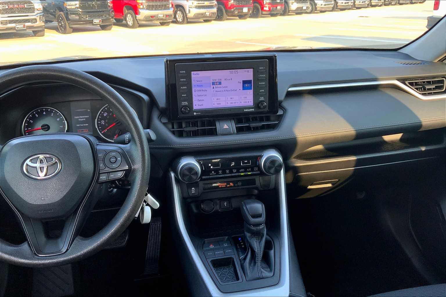 2021 Toyota RAV4 LE photo 6