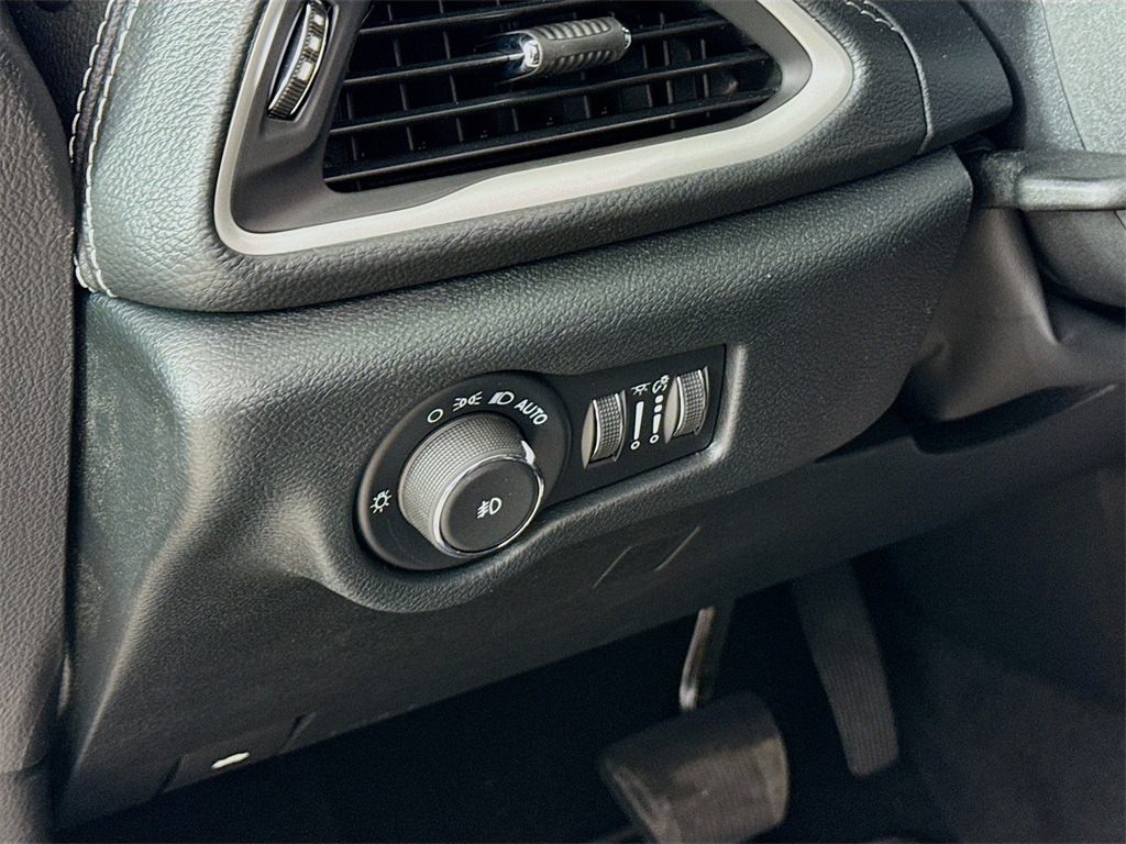 2025 Chrysler Pacifica photo 9