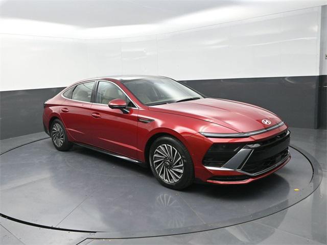 2025 Hyundai Sonata Hybrid Limited photo 2
