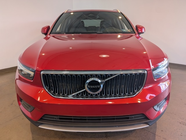 2020 Volvo XC40 Momentum photo 2