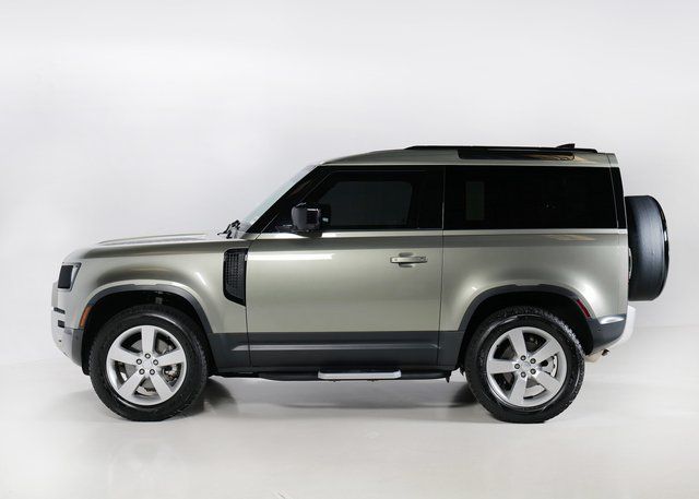 2024 Land Rover Defender 90 S photo 6