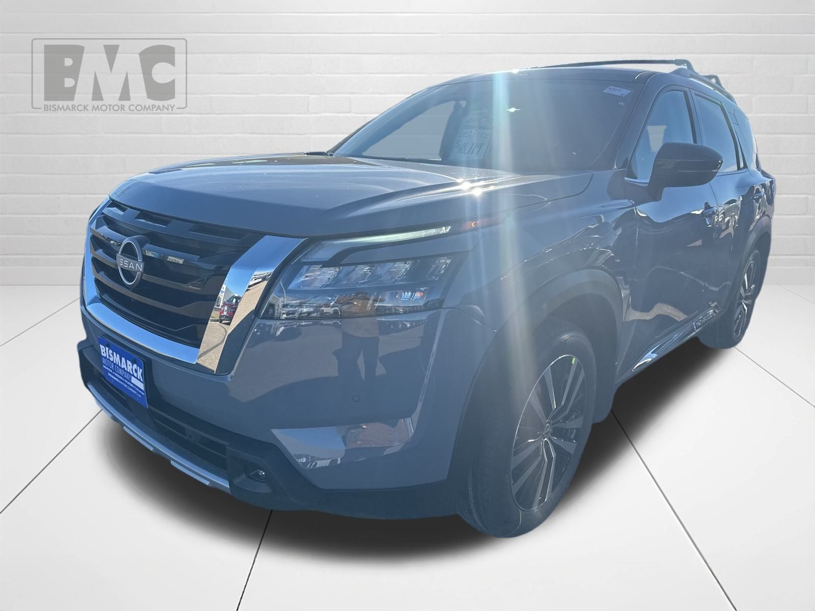 2025 Nissan Pathfinder Platinum's photo