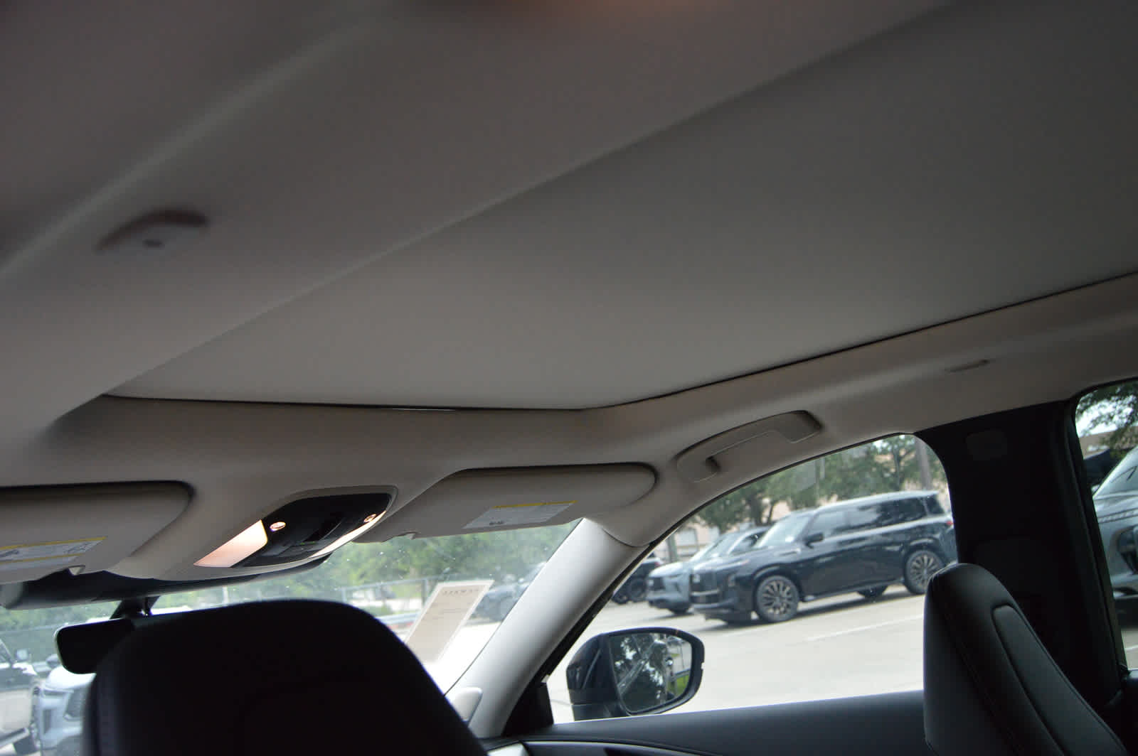 New 2025 Mineral Black INFINITI LUXE image 19