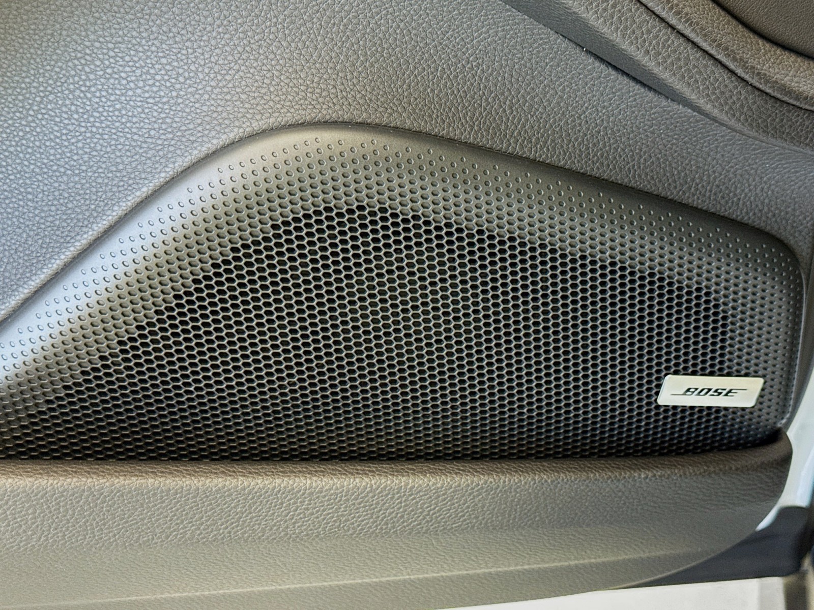 2025 Porsche Panamera 4 photo 12