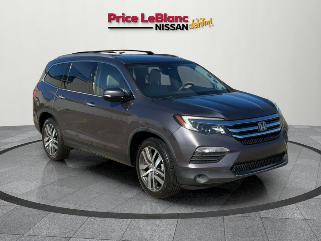 2018 Honda Pilot Elite's photo
