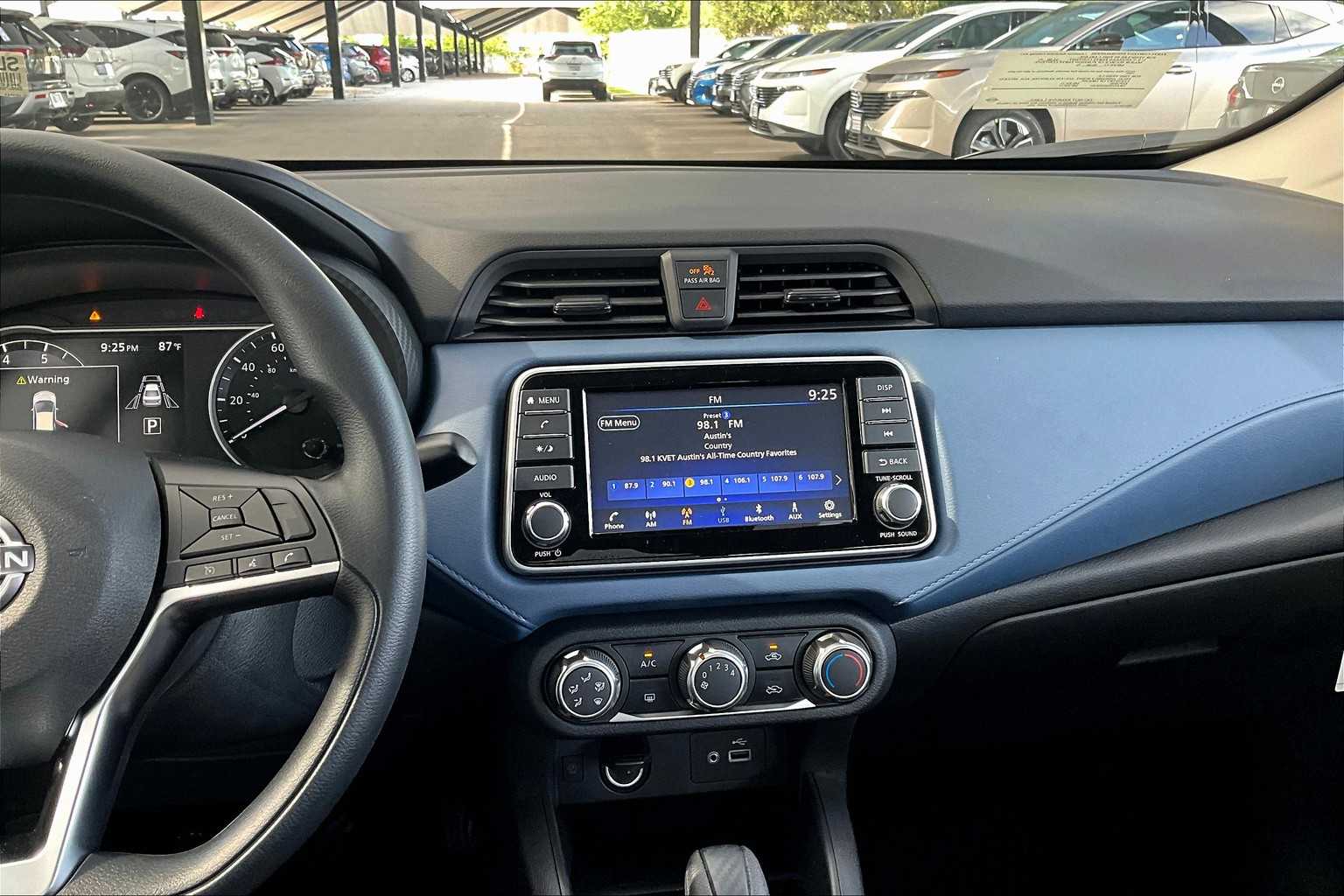 2025 Nissan Versa SV photo 6