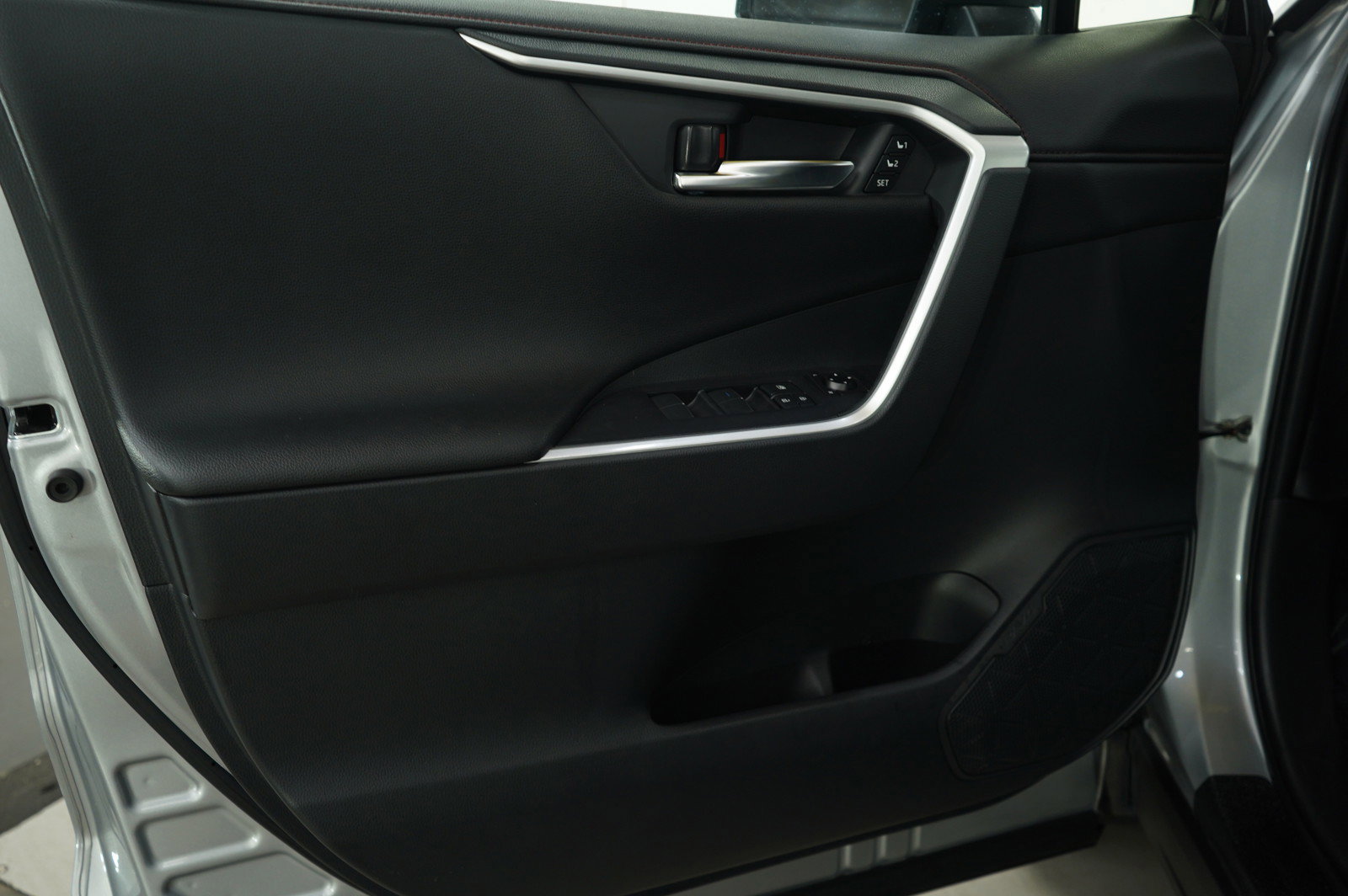 2021 Toyota RAV4 Prime XSE photo 13